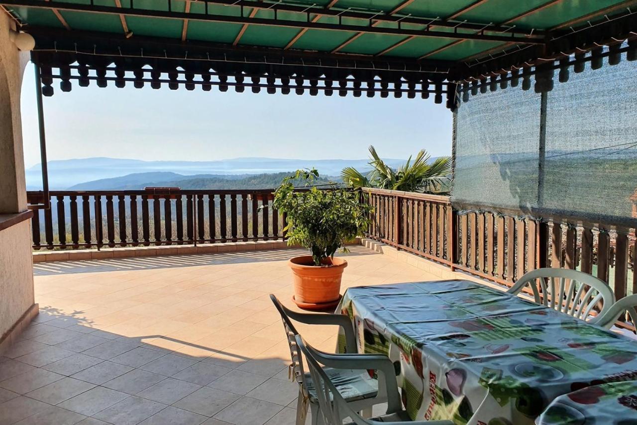 Apartment Mirella For 6 Persons Located In Central Istria Gradinje Exterior foto