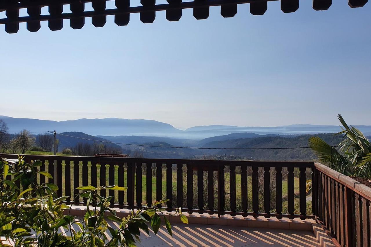 Apartment Mirella For 6 Persons Located In Central Istria Gradinje Exterior foto