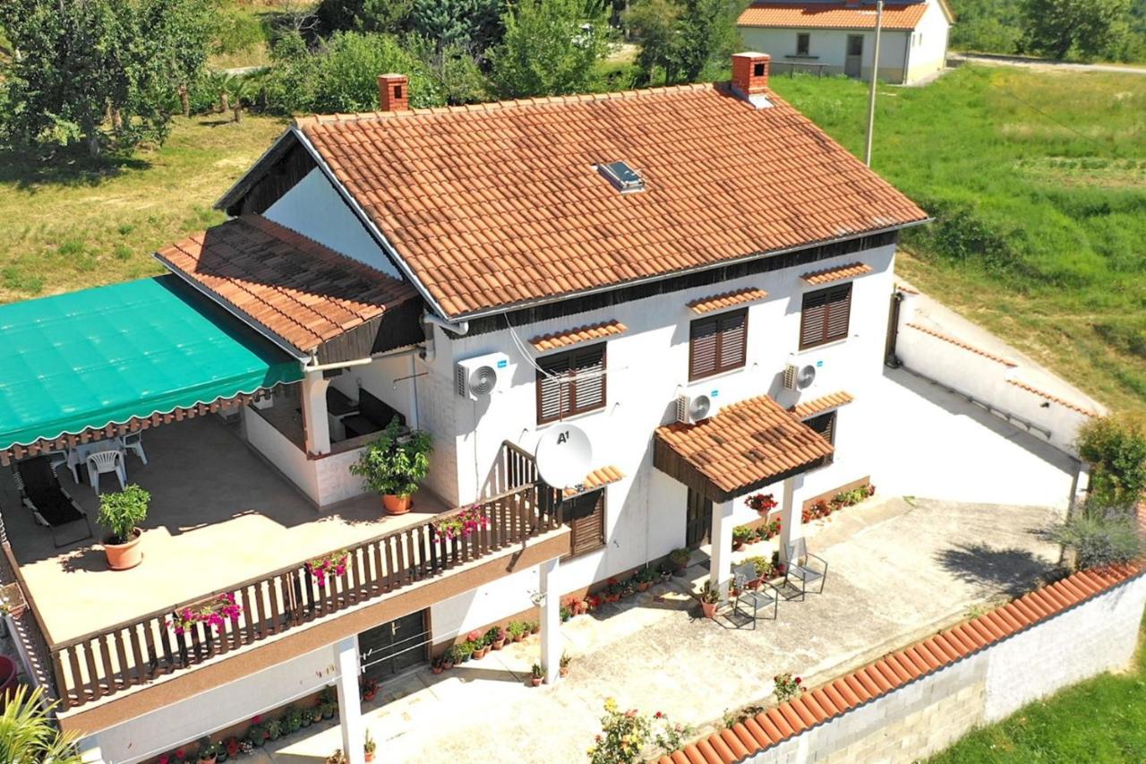 Apartment Mirella For 6 Persons Located In Central Istria Gradinje Exterior foto