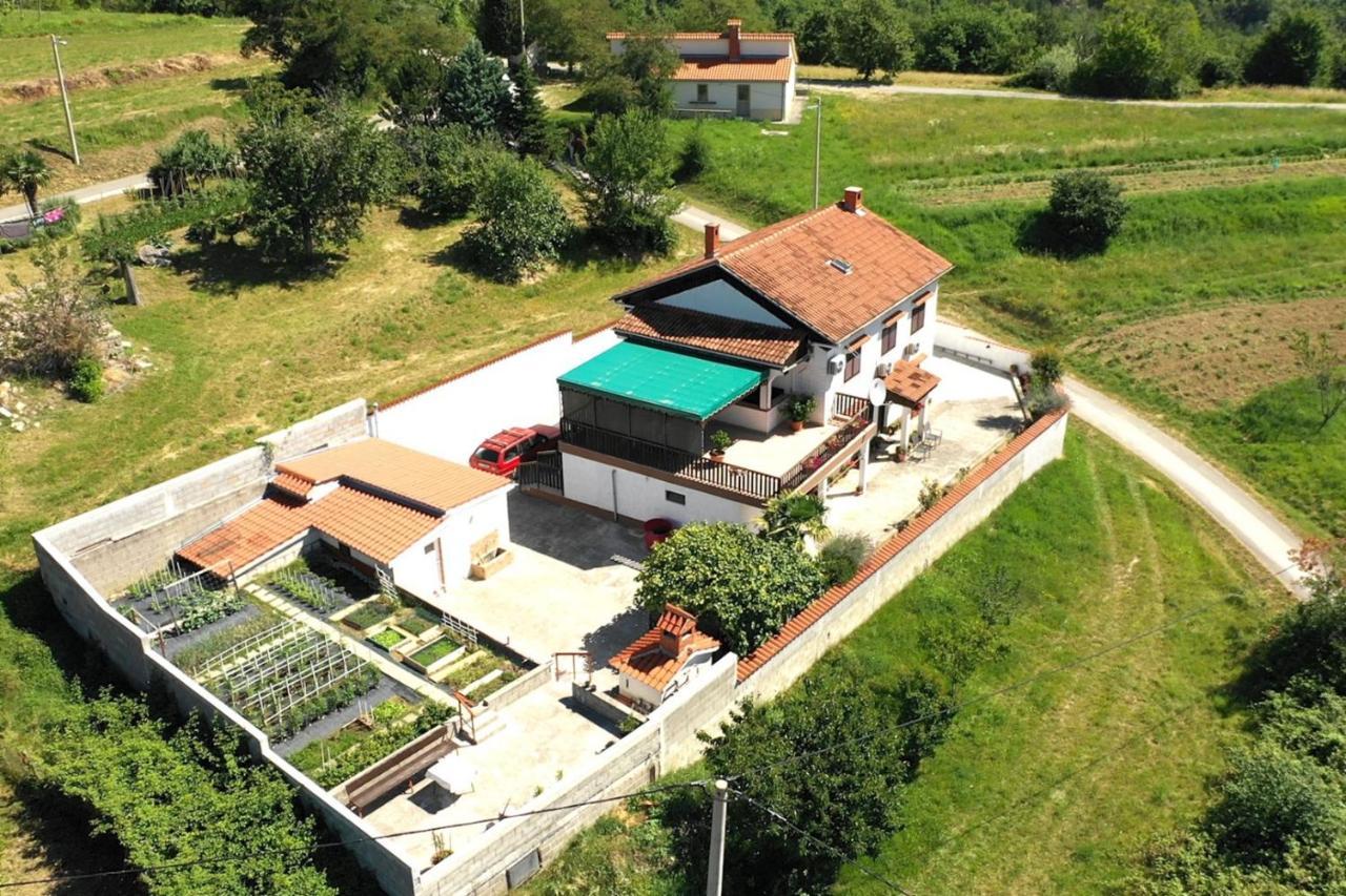 Apartment Mirella For 6 Persons Located In Central Istria Gradinje Exterior foto