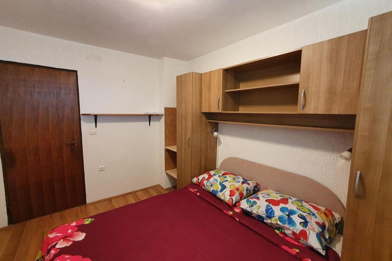 Apartment Mirella For 6 Persons Located In Central Istria Gradinje Exterior foto