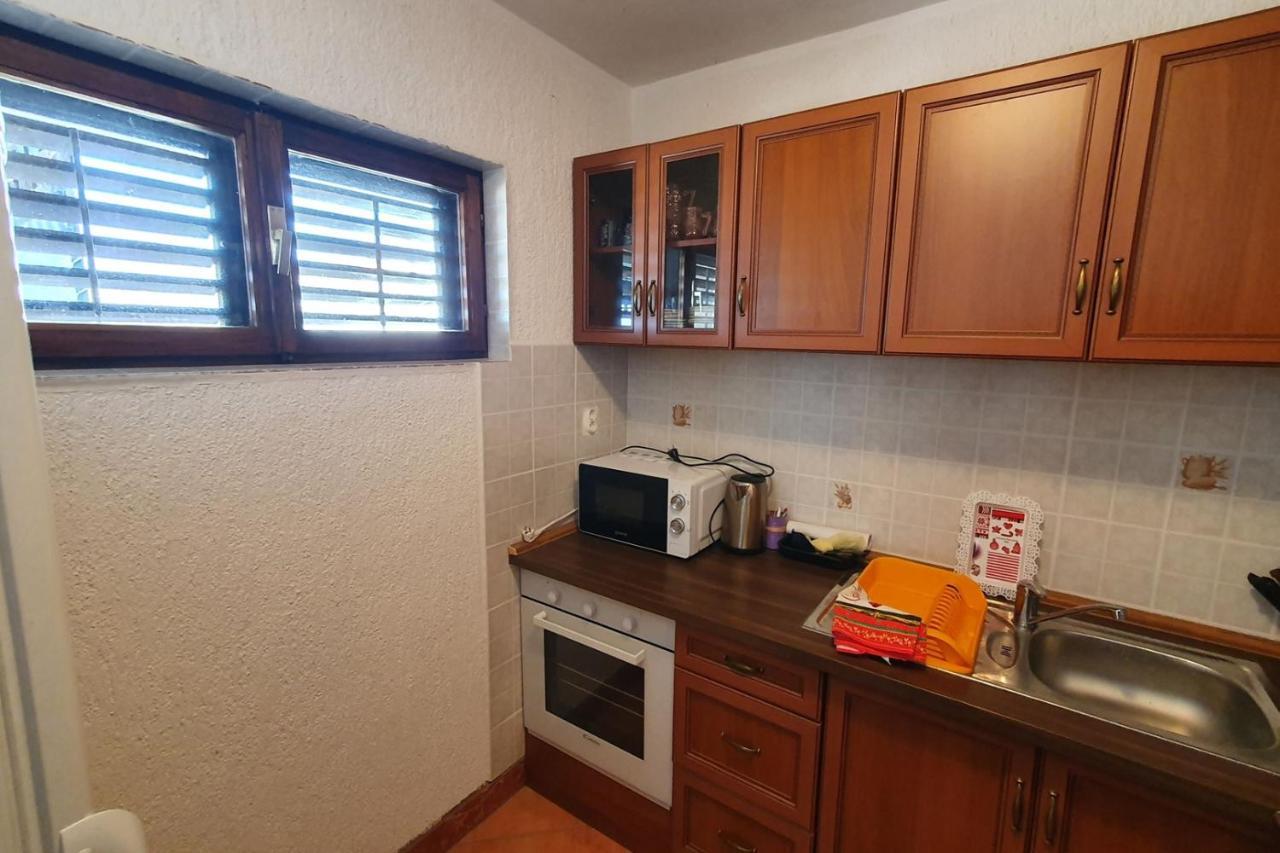 Apartment Mirella For 6 Persons Located In Central Istria Gradinje Exterior foto