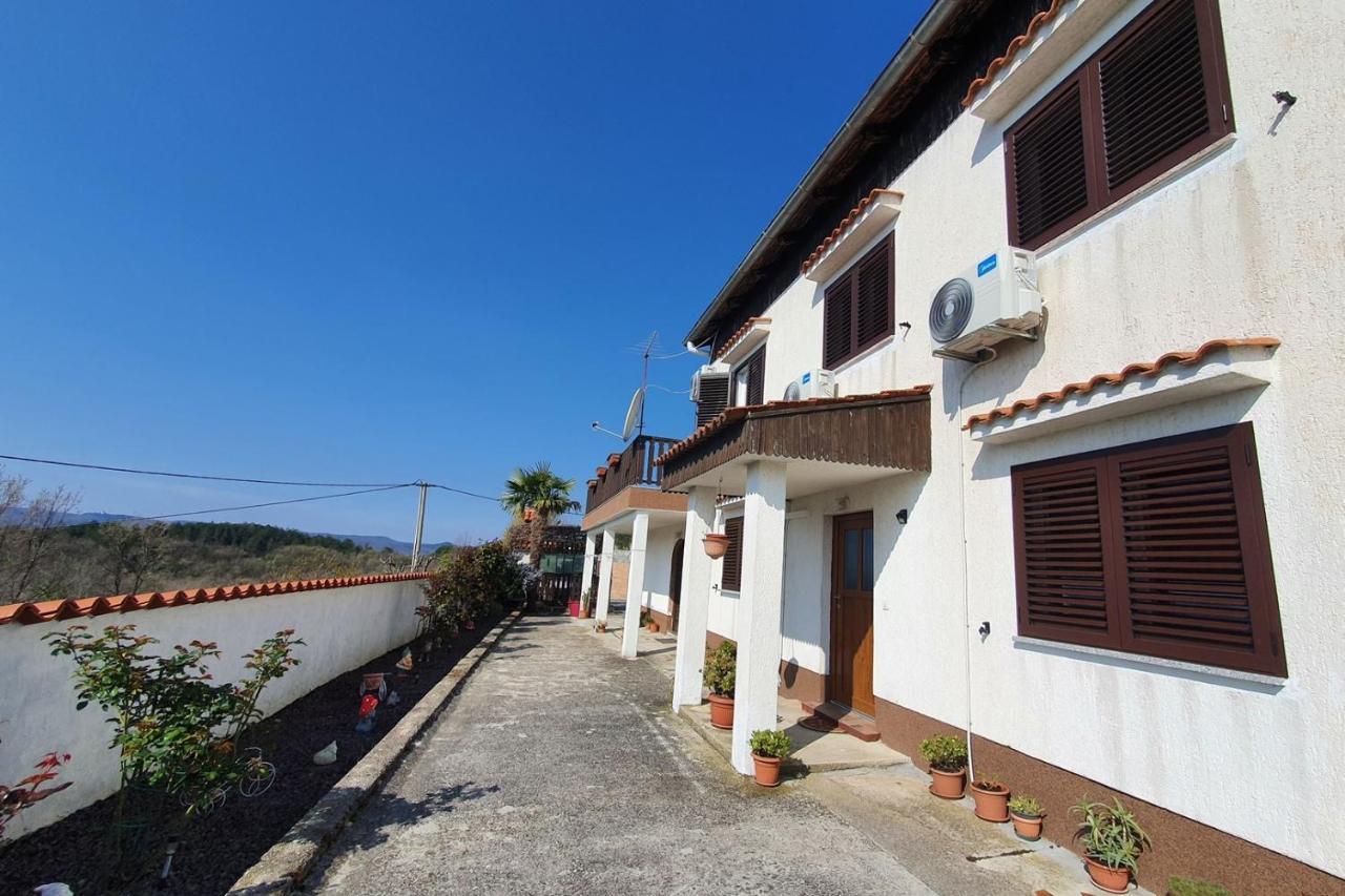 Apartment Mirella For 6 Persons Located In Central Istria Gradinje Exterior foto