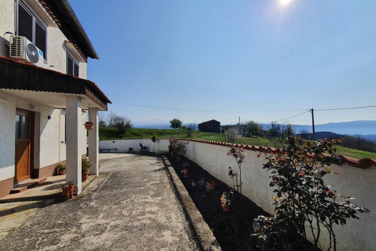 Apartment Mirella For 6 Persons Located In Central Istria Gradinje Exterior foto